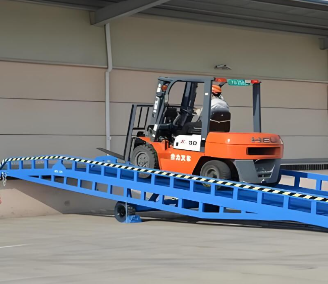 贺州移动式卸货平台（叉车用）